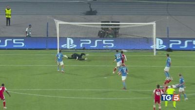 Champions: Napoli ko Oggi la Roma e il Como