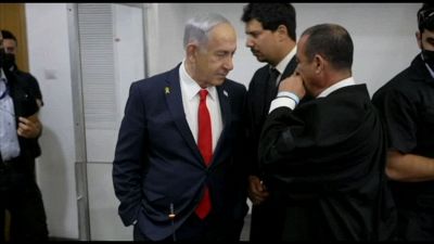 Netanyahu in aula per nuova udienza del suo lungo processo corruzione