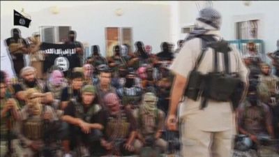 È in vacanza coi genitori, preso baby terrorista jihadista di 16 anni
