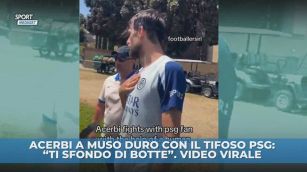 Acerbi a muso duro col tifoso PSG: "Non prendermi per il c..., sono matto e ti sfondo di botte" VIDEO