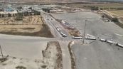 Israele mostra i camion di aiuti che attraversano valico Kerem Shalom