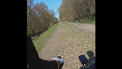 Pogacar, super allenamento sul pavé verso Fiandre e Parigi-Roubaix