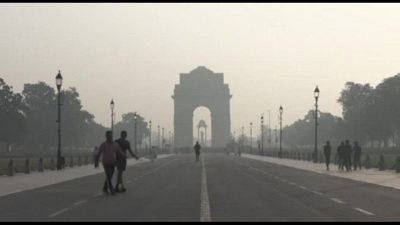 Nuova Dehli sommersa in una fitta coltre di smog