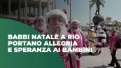 Babbi Natale a Rio portano allegria e speranza ai bambini