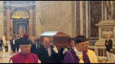 Il feretro di Ruini in San Pietro, il Papa celebra i funerali