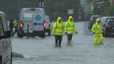 Milano flagellata dalla pioggia, traffico in tilt e allagamenti