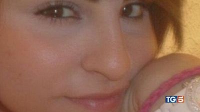 Uccide ex moglie davanti ai figli