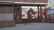 Castellammare, prof arrestata per abusi a scuola. Neonato morto a Bari, le analisi sulla culla