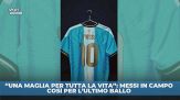 Messi presenta la maglia che indosserà per l'ultimo ballo con l'Argentina