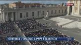 Breaking News delle 21.30 | Continua l'omaggio a Papa Francesco