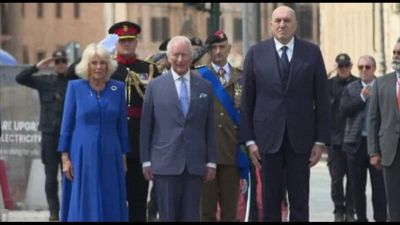 Italia-Gb, l'omaggio di re Carlo e Camilla all'Altare della Patria