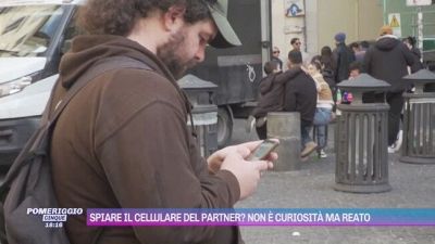 Spiare il cellulare del partner? Non è curiosità ma reato