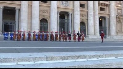 La Banda Vaticana in piazza San Pietro tra i fedeli in festa