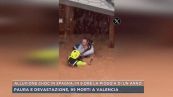Spagna, le immagini di una donna portata in salvo