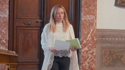 Meloni: "Possibile nuova ondata di arrivi a Ceuta, tuteliamo l'Italia"