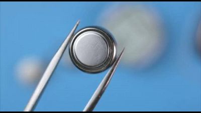 Attenzione alle batterie a bottone, rischio grave per i più piccoli