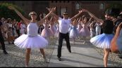 La grande marcia danzante di On Dance giudata da Roberto Bolle