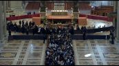 Papa, in corso l'omaggio dei fedeli nella Basilica di San Pietro