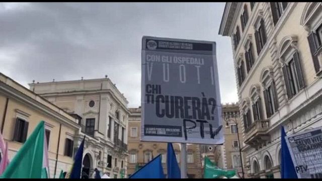 Sciopero dei medici, la protesta a Roma: "Salviamo la sanità pubblica"