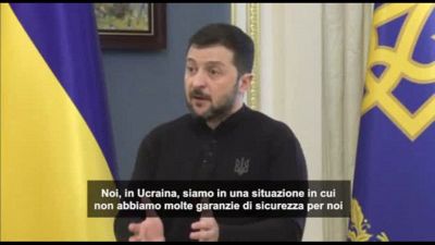 Zelensky: "Gli Usa stanno tirando fuori Putin dall'isolamento"