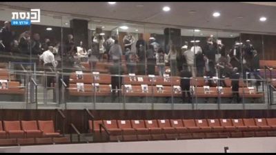 M.O., scontri alla Knesset con famiglie degli ostaggi