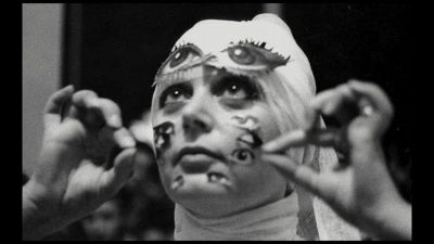 "Womeness", Yvonne Sciò: racconto la rivoluzione pacifista di 5 donne