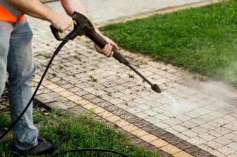 pulizia pavimenti con idropulitrice