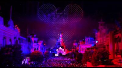 Disneyland Paris nel Guinness: 1.500 droni, ricreata sagoma Topolino