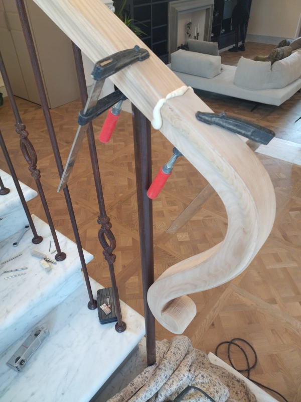 artigianato a mano scultura in legno