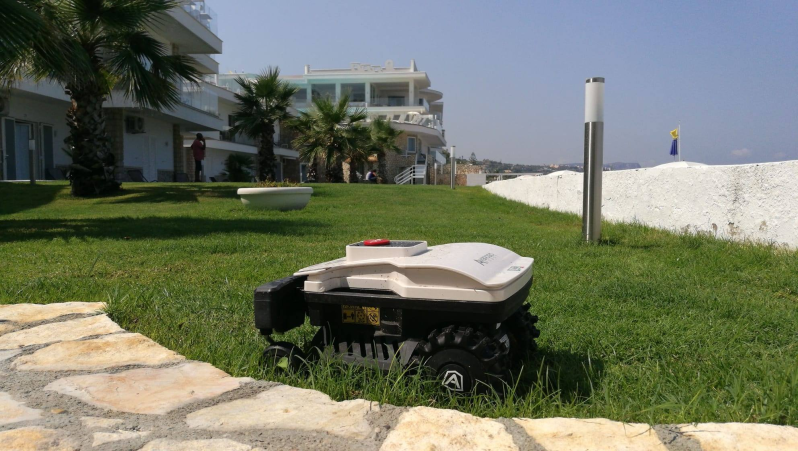 Robot tosaerdba Roccella Garden