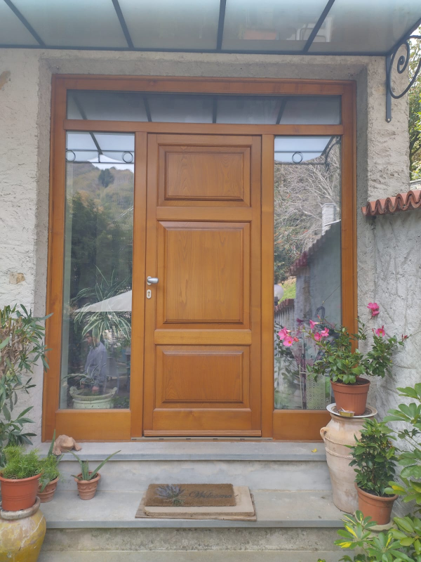 porta di ingresso in legno